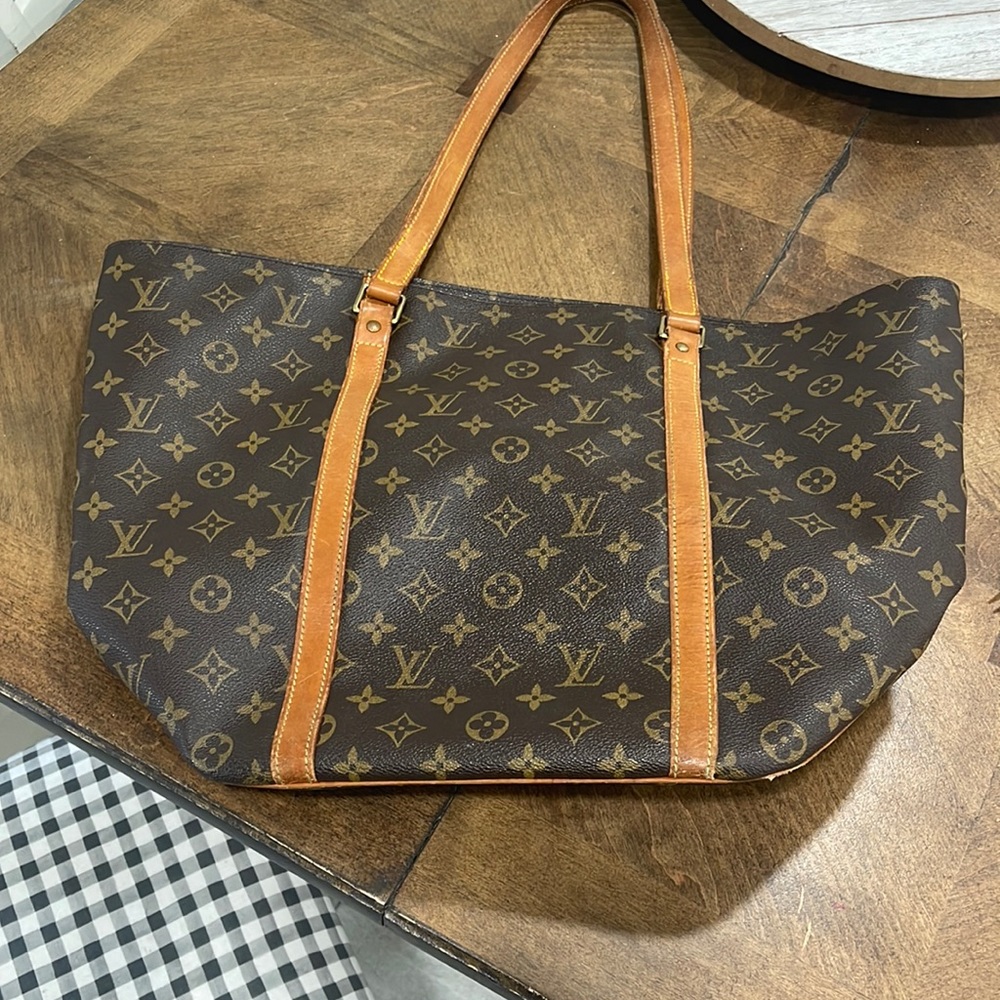 Louis Vuitton Shopper